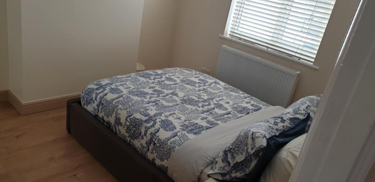Wanstead London Luxury 3 Bedroom 2 Bathrooms Flat 1 Min To Redbridge Station Free Parking & Wifi מראה חיצוני תמונה