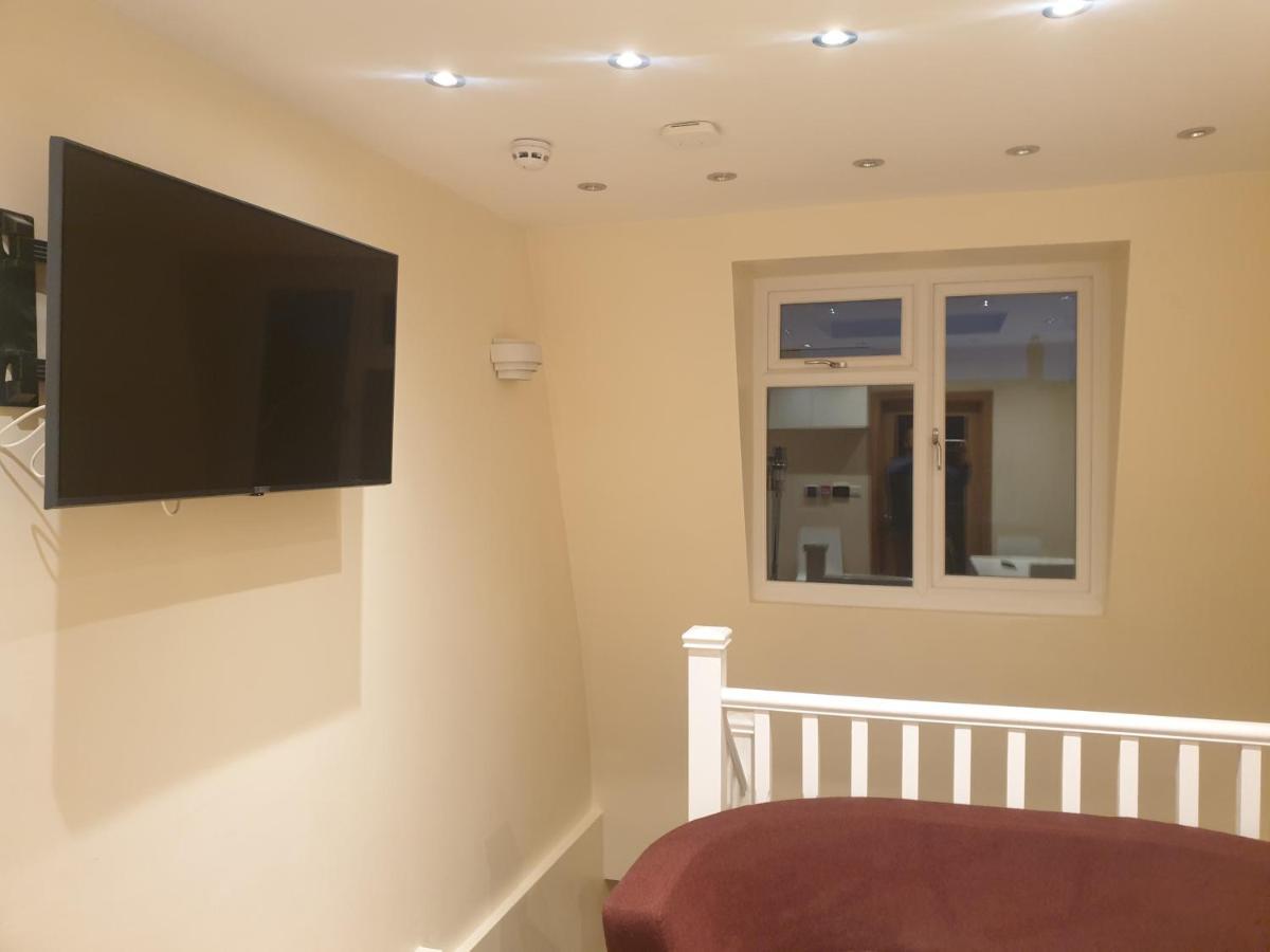 Wanstead London Luxury 3 Bedroom 2 Bathrooms Flat 1 Min To Redbridge Station Free Parking & Wifi מראה חיצוני תמונה